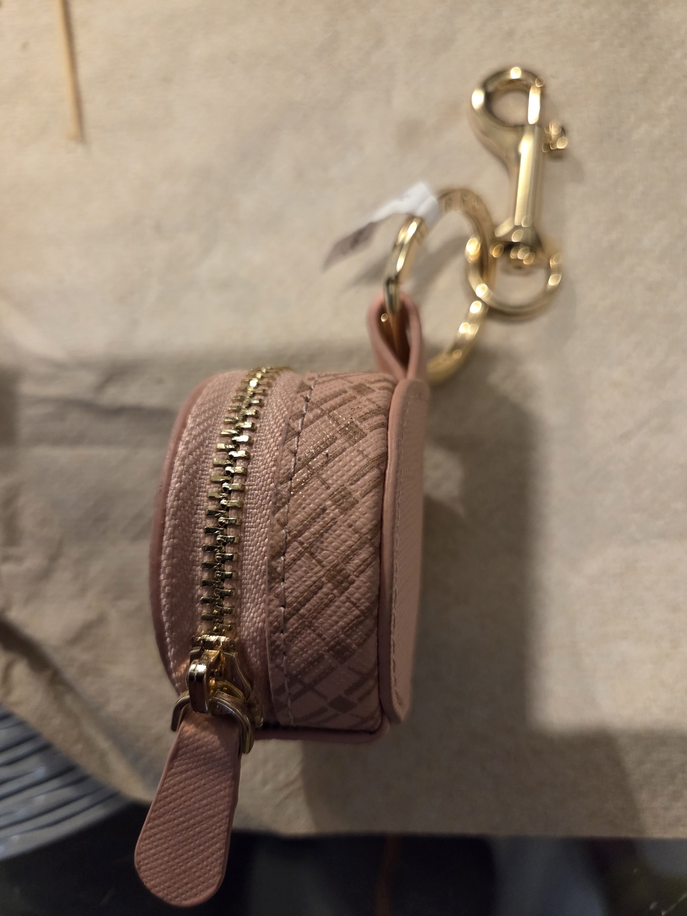 Harrods Blush Pink Leatherette Round Key & Card Holder with Gold Hardware - Picture 2 of 8